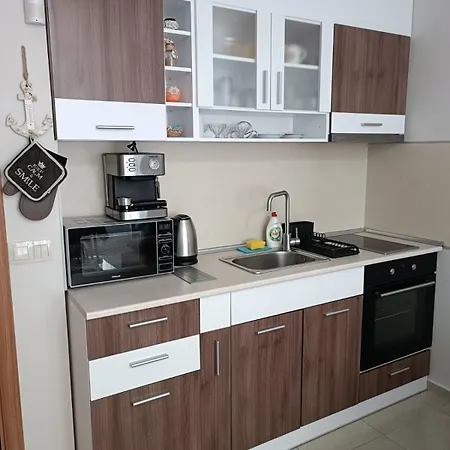 Megi Luxury * بوموري