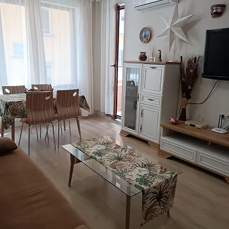 Megi Luxury Апартамент *