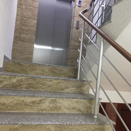 Megi Luxury بوموري